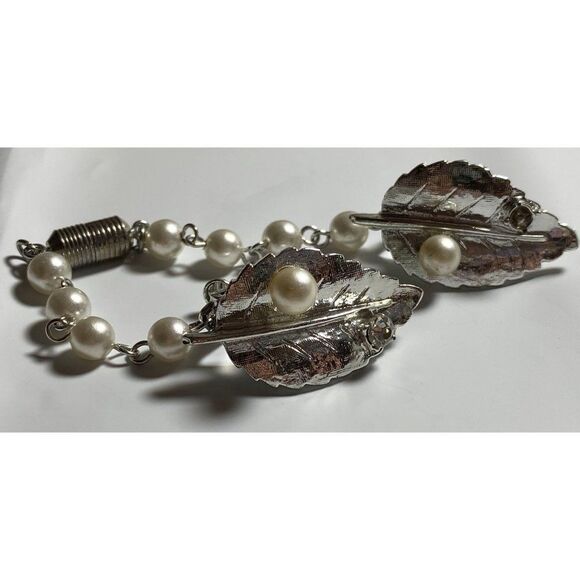 Vintage Sweater Clips 1950's 4-Pieces Pearl Leaf Celluloid Tiger Eye Pearl Bars - Picture 4 of 7